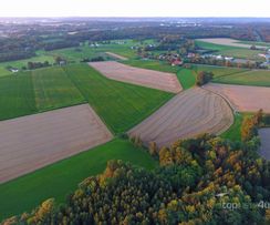 Drohnenaufnahme von Feldern in Oberbayern